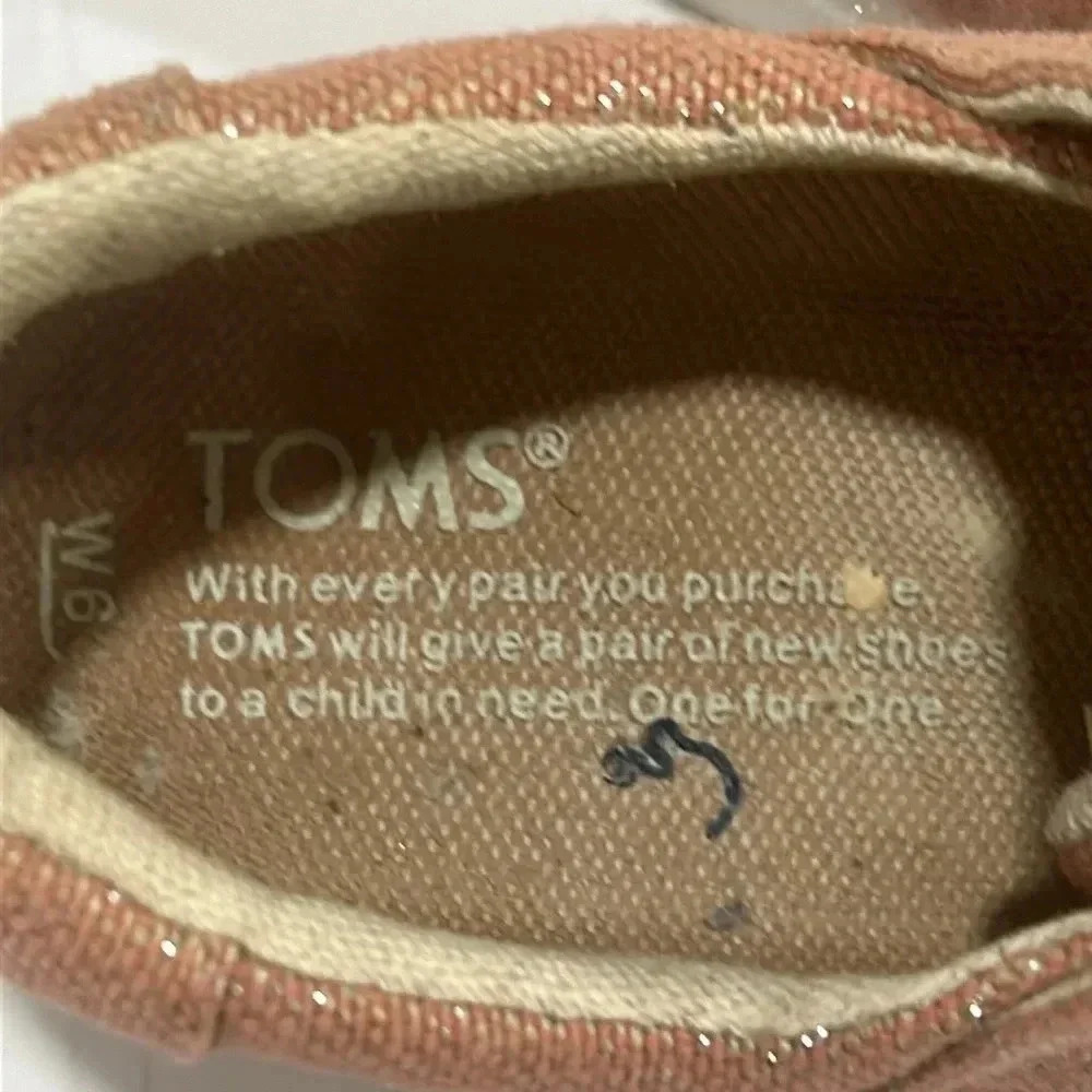 Toms - Picture 3 of 7